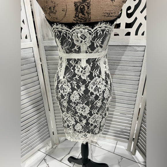 Karen Millen Lace Corset Dress Cream Black - Picture 11 of 17